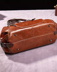 Chic Handbag with Modern Appeal