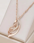 Elegant Harmonious Necklace in Gold