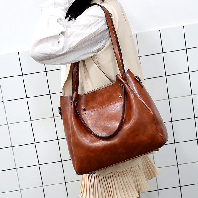 Elegant Leather Bag with Contemporary Flair
