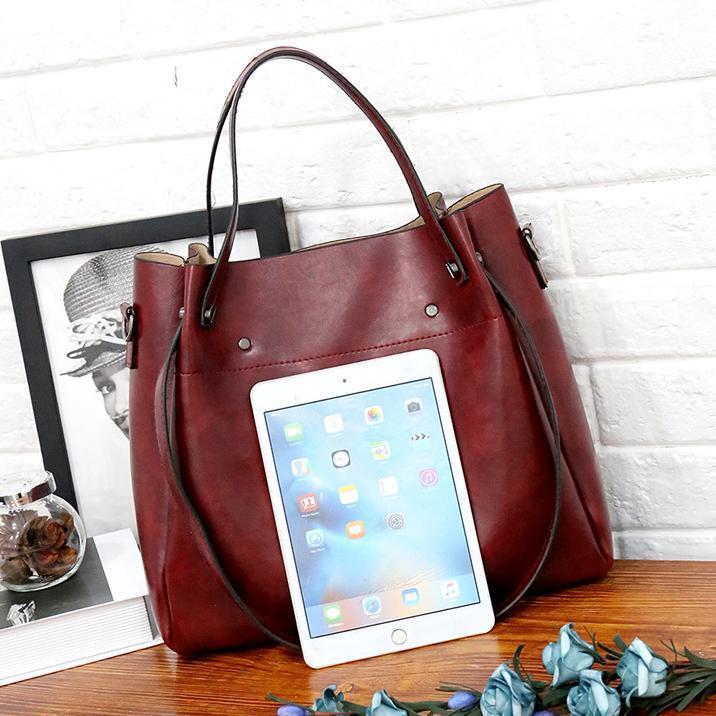 Elegant Leather Bag with Contemporary Flair