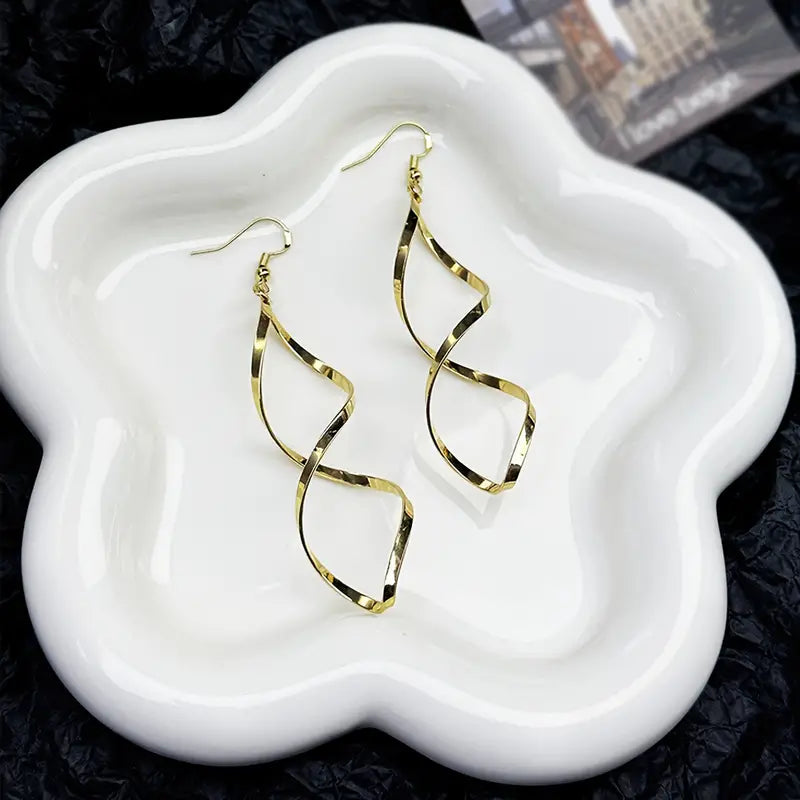 Elegant Spiral Earrings with Modern Twist