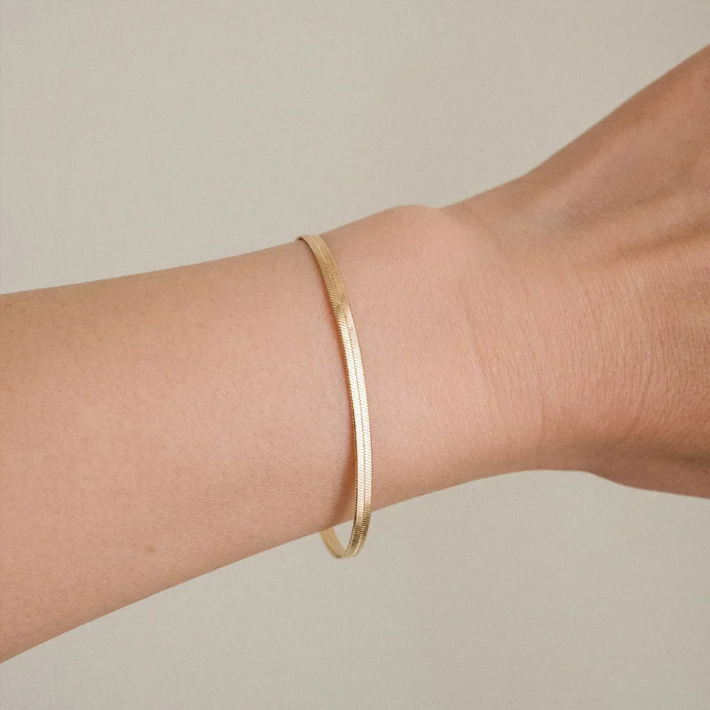Delicate Chain Bracelet with Elegant Shine