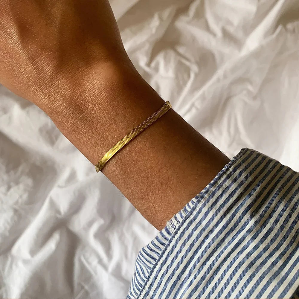 Delicate Chain Bracelet with Elegant Shine