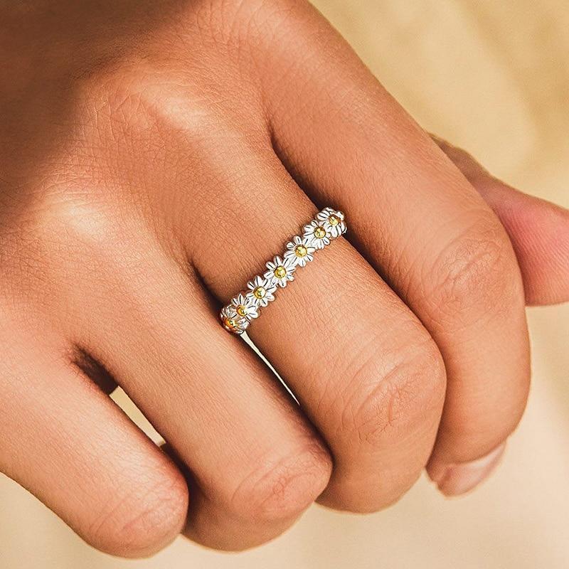 Hand-Painted Daisy Ring in Silver