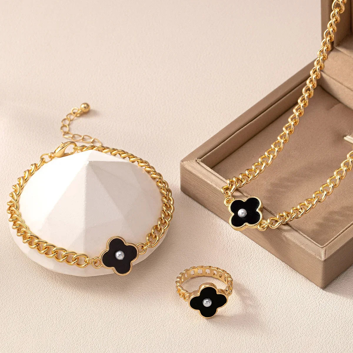 Refined Jewelry Set with Delicate Shine