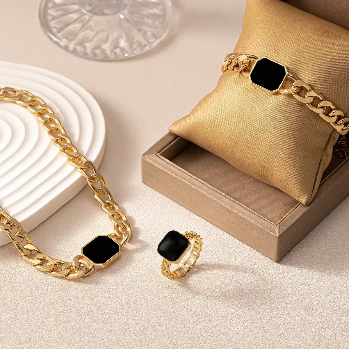 Refined Jewelry Set with Delicate Shine